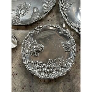 2000 Arthur Court Aluminum 8" Round Dish Grape Signed Serving‎ tray plate